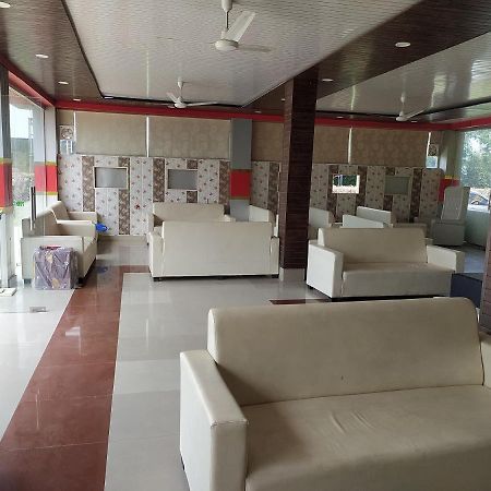 Oyo 82476 Royal Garden 加济阿巴德 外观 照片